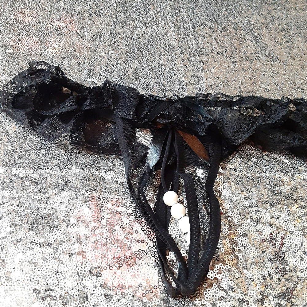 👙 NEW black lace crouches panties w/ pearls👙